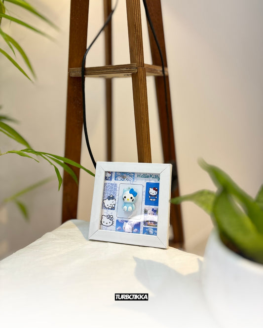 Hello Kitty Realistic Frame with Mini Action Figurine
